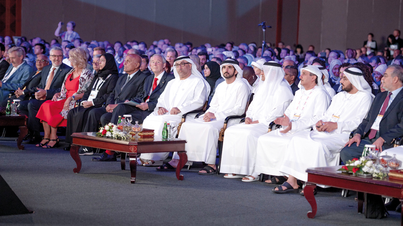 ولي عهد دبي تعرّف إلى مشروعات «صحة دبي» للحدّ من تفاقم انتشار أمراض القلب. وام