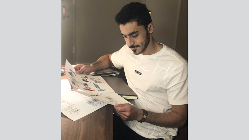 الشحي تخطّى صعوبات الغربة بالإصرار والعزيمة.. واختار التفوق عنواناً لمسيرته الأكاديمية.

من المصدر