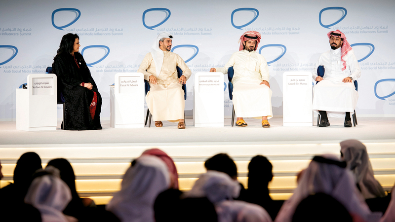 «الجلسة» أكدت أهمية منصّات التواصل الاجتماعي لتقديم الشعر. تصوير: مصطفى قاسمي