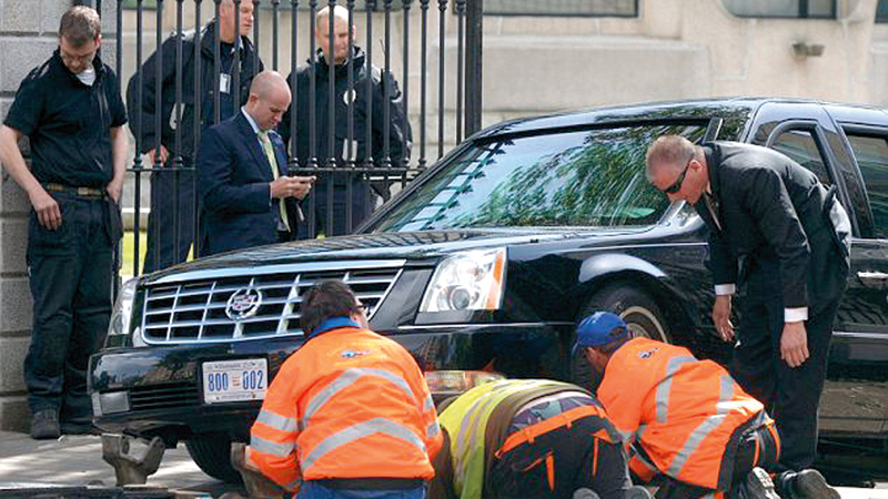 سيارة أوباما تتعطل بعد مسافة قصيرة من انطلاقها. من المصدر
