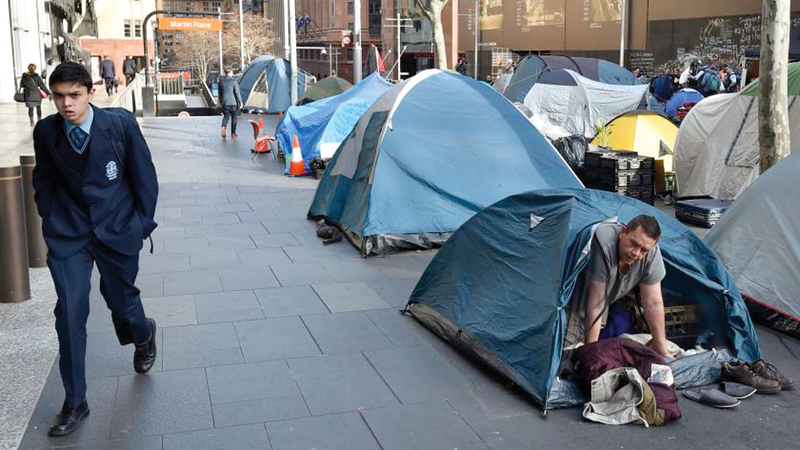 مشردون يعيشون في خيام بالشارع. غيتي