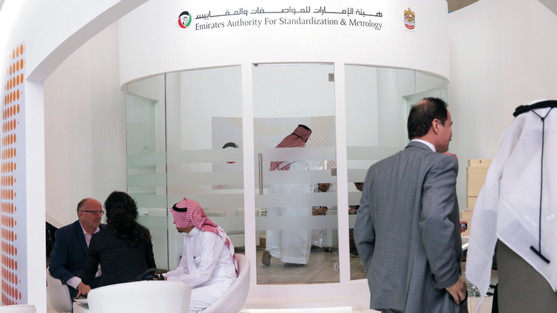 «مواصفات»: يُمنع إطلاق أسماء تجارية غير حقيقية وعلمية على بعض الأحجار النفيسة. تصوير: أحمد عرديتي