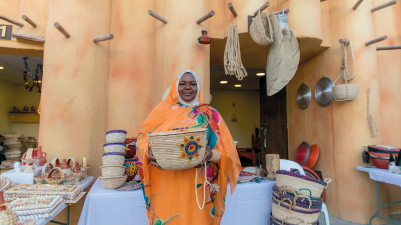 منتجات السعف من أبرز معروضات الجناح السوداني. من المصدر