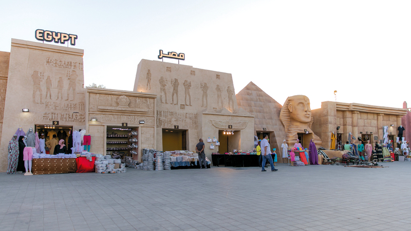 الجناح المصري يضم محال تعرض ابتكارات متنوّعة. من المصدر