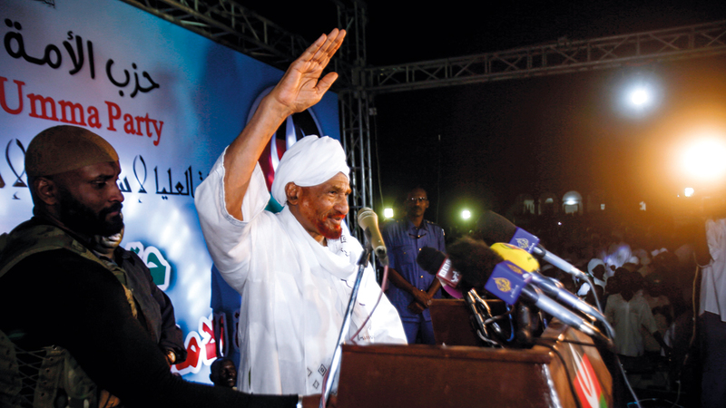 المهدي كشف عن الإعداد لمذكرة تسلم لرئاسة الجمهورية. رويترز