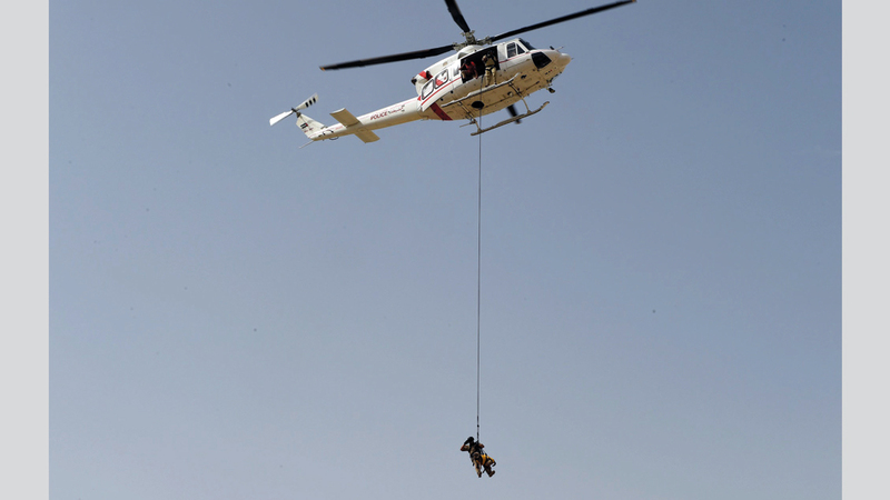 «التفتيش الأمني» تدرّب كلاباً بوليسية على المشاركة في عمليات إنزال جوي في حالات الضرورة. من المصدر
