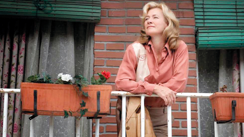 النوافذ مغلقة دائماً بالستائر. أرشيفية