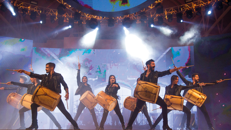 العرض الذي يستمر لـ20 دقيقة يدمج الفلكلور الأرجنتيني مع ألوان أخرى. من المصدر