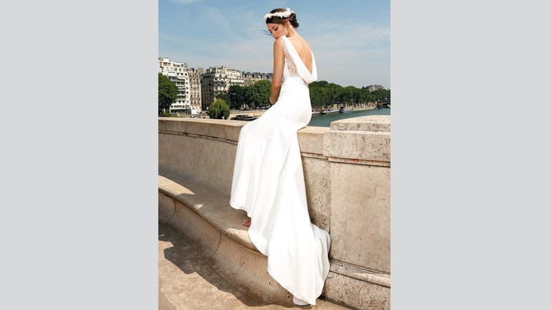 فتحة الظهر تميز بعض تشكيلات الفساتين. د.ب.أ