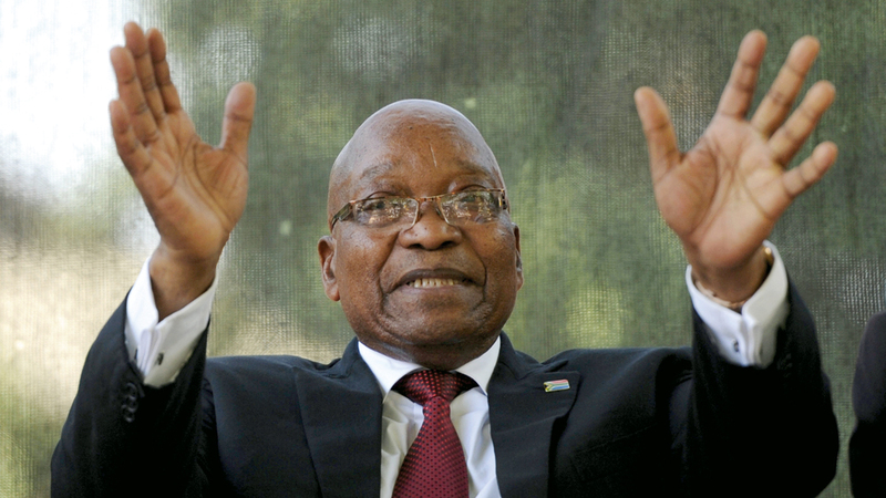 زوما يتهم بجر البلاد معه إلى الأسفل. أ.ب