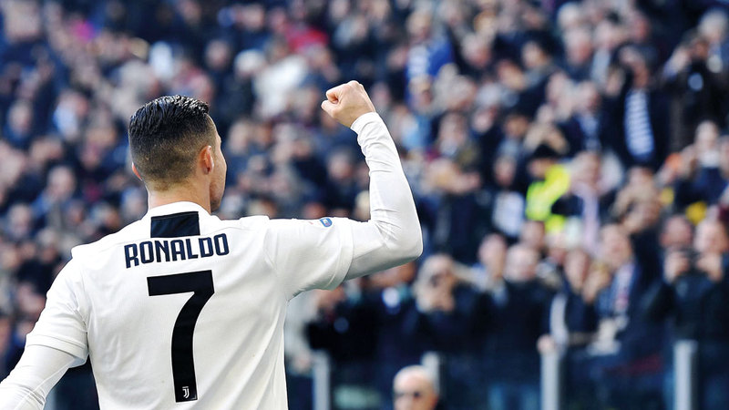 رونالدو وقّع عقداً مع «نايكي» بمليار دولار عام 2016 للدعاية لمنتجاتها الرياضية. إي.بي.إيه