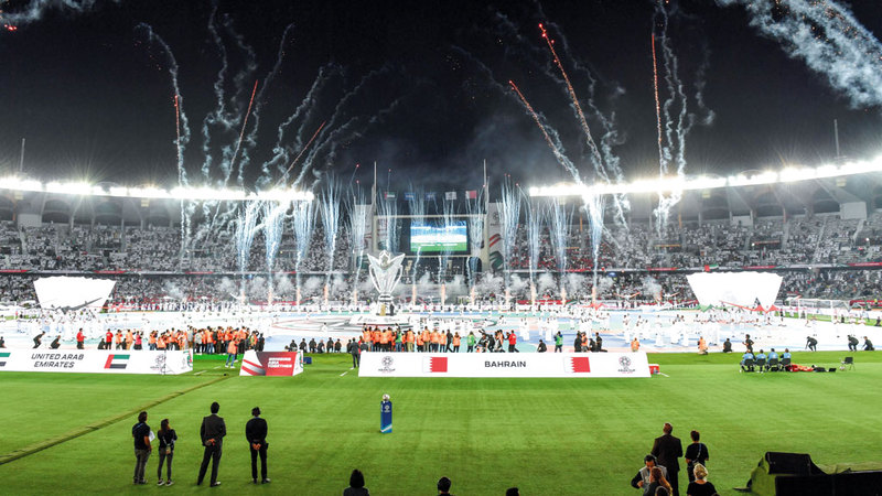 الفنانون عيضة المنهالي وحسين الجسمي وبلقيس أحيوا الحفل أمس. تصوير: إيريك أرازاس ونجيب محمد