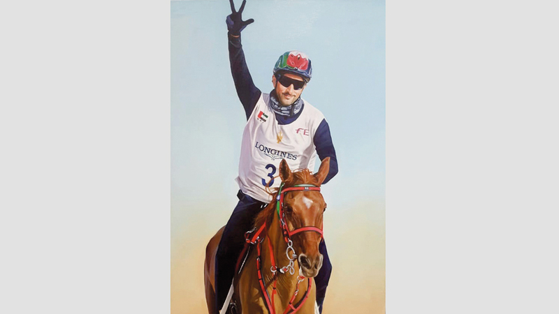 اللوحة الفائزة تجسّد مشاركة ولي عهد دبي في إحدى بطولات القدرة العالمية.