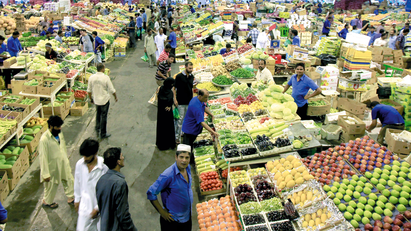 انخفاضات متباينة بأسعار أصناف من الخضراوات في السوق المحلية. تصوير: أسامة أبوغانم