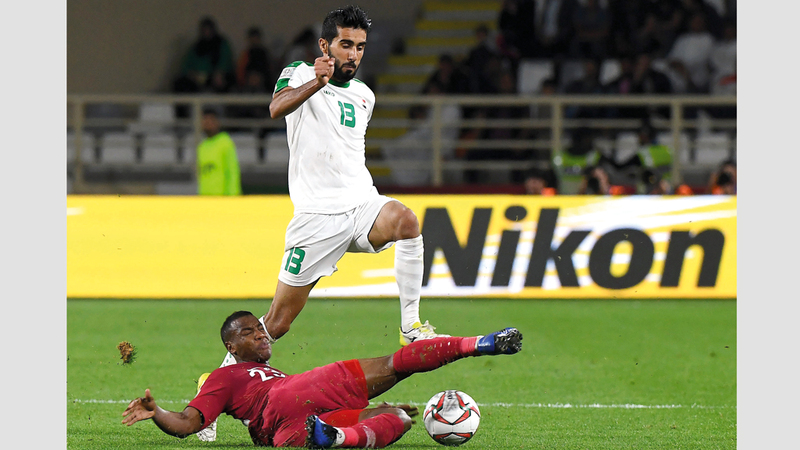 هجمة عراقية صوب مرمى قطر. تصوير: إريك أرازاس