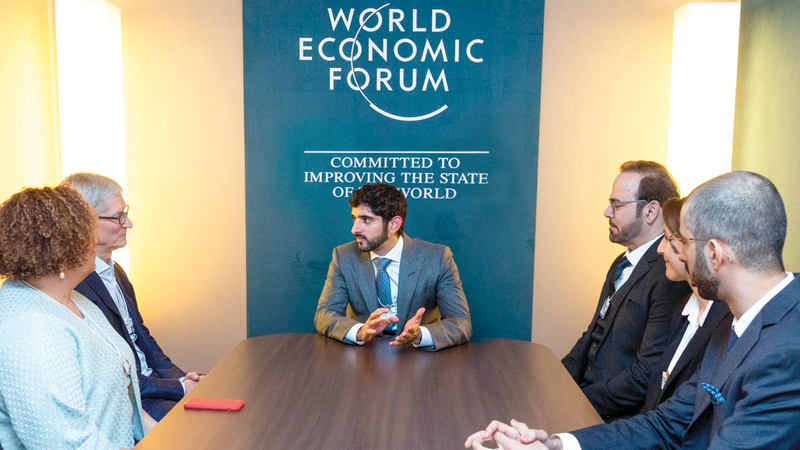 حمدان بن محمد خلال لقائه الرئيس التنفيذي لشركة «سيسكو» تشاك روبنز. وام