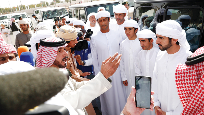حمدان بن محمد خلال مهرجان الهجن.

من المصدر
