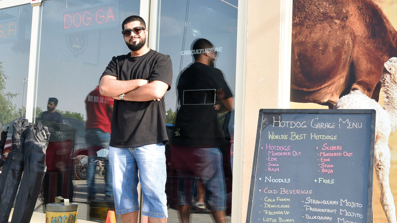 «سقطتُ بسيارتي في حفرة عمقها خمسة أمتار مملوءة بالمياه، وكدت أغرق إلى أن أنقذتني الشرطة».

تصوير: أسامة أبوغانم