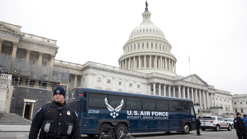 ترامب تسبب في إلغاء زيارة بيلوسي لأفغانستان. إي.بي.إيه