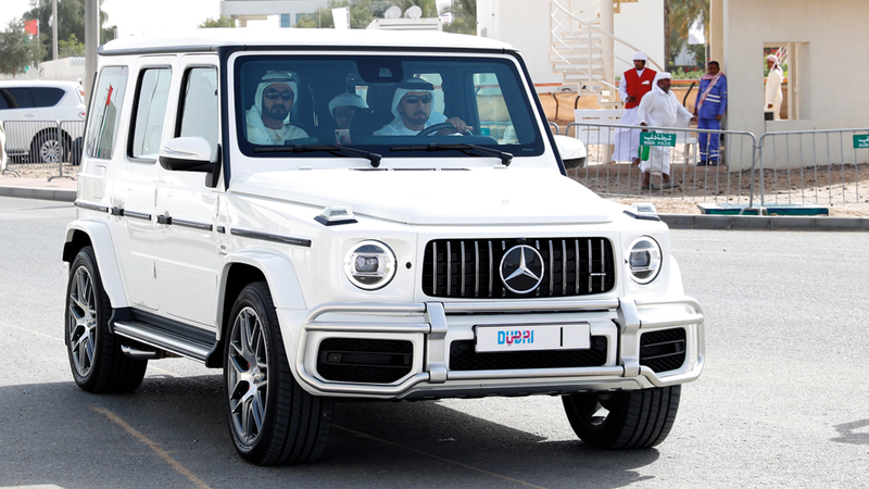 محمد بن راشد خلال حضوره مهرجان ولي عهد دبي للهجن العربية الأصيلة. من المصدر