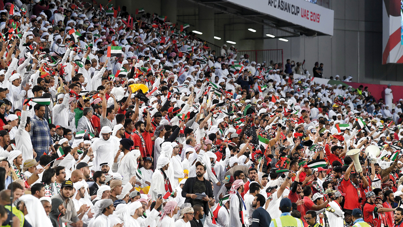شهدت بطولة كأس أمم آسيا «الإمارات 2019» وقفة كبيرة من جماهير «الأبيض» مع المنتخب، حيث حضر أنصار المنتخب من الأطفال والكبار والشباب، وساندوا بقوة الفريق من الدور الأول وحتى نصف النهائي. تصوير: أسامة أبوغانم وإريك أرازاس ونجيب محمد وباتريك كاستيلو