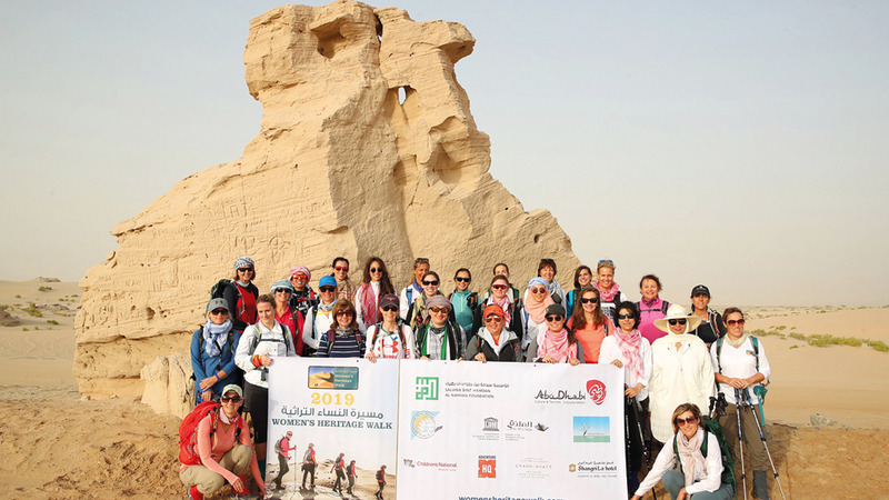 سكان أبوظبي تاريخياً كانوا يتوجهون في هذه الرحلة للبحث عن مناخ أكثر برودة.

من المصدر