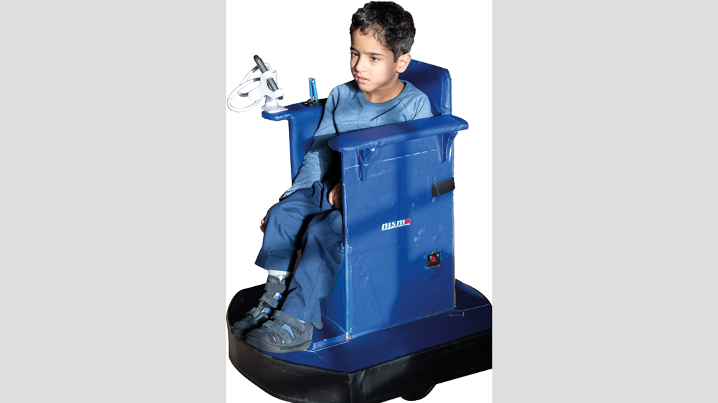 «خالد» يعاني إعاقة حركية منذ الولادة.

تصوير: أحمد عرديتي