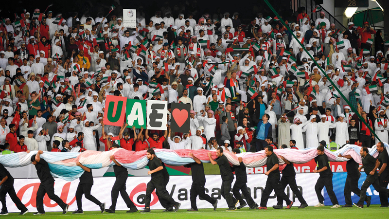 الجماهير الإماراتية زيّنت مدرّجات أمم آسيا. تصوير: نجيب محمد