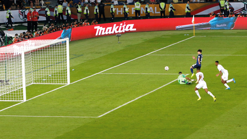 تاكومي مينامينو سجل هدف اليابان الوحيد في مرمى سعد الشيب. أ.ف.ب