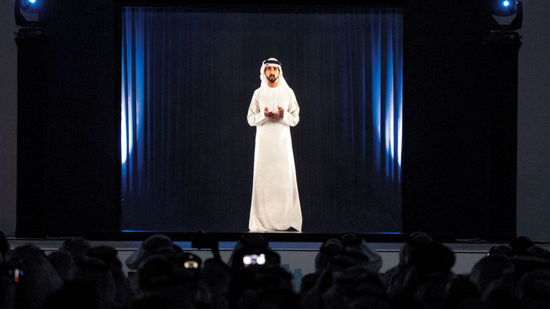 حمدان بن محمد خاطب المشاركين باستخدام تكنولوجيا «هولوغرام». وام