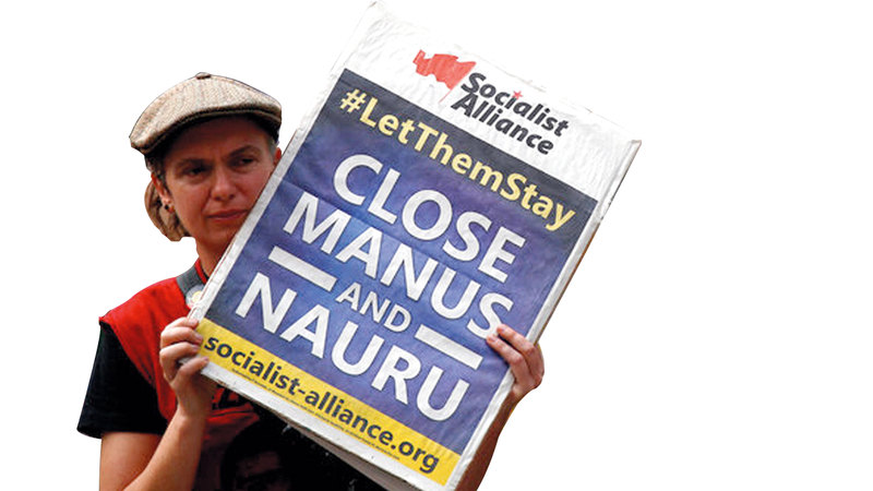 تظاهرة تطالب بإغلاق معسكرات الاحتجاز بسبب ظروف الحياة الصعبة.  أرشيفية