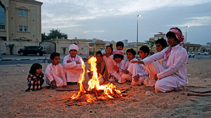 الكتاب يسلط الضوء على إيقاع الحياة اليومية داخل المجتمعات المتنوعة. من المصدر