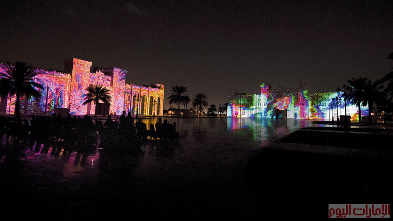 حيث دمجت العروض بين التراث العربي والمحلي والفنون المعاصرة، ويستقطب المهرجان الآلاف من الزوار من مختلف الإمارات، للاستمتاع بالعروض الفنية الممزوجة مع الموسيقى الراقية.