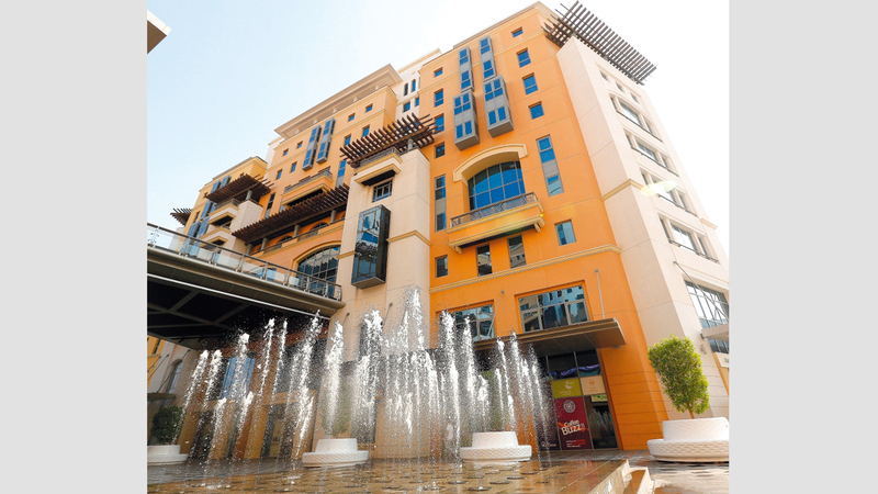 اقتصادية دبي أشادت بجهود مجموعة من التجار أكدوا توثيقهم جميع التفاصيل مع المستهلكين. أرشيفية