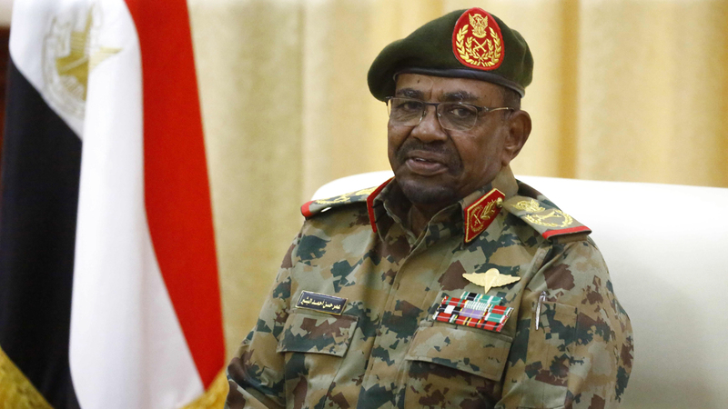 البشير وجه المسؤولين الجدد الولاة الجدد بالعمل الجاد لمعالجة المشكلات الاقتصادية. أ.ف.ب