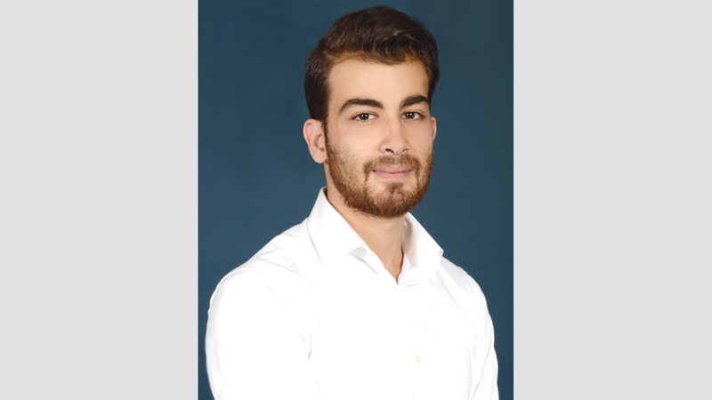 حريري برمج الروبوت ليجول في المستشفى ويقدم خدمة تسليم الطعام للمرضى.