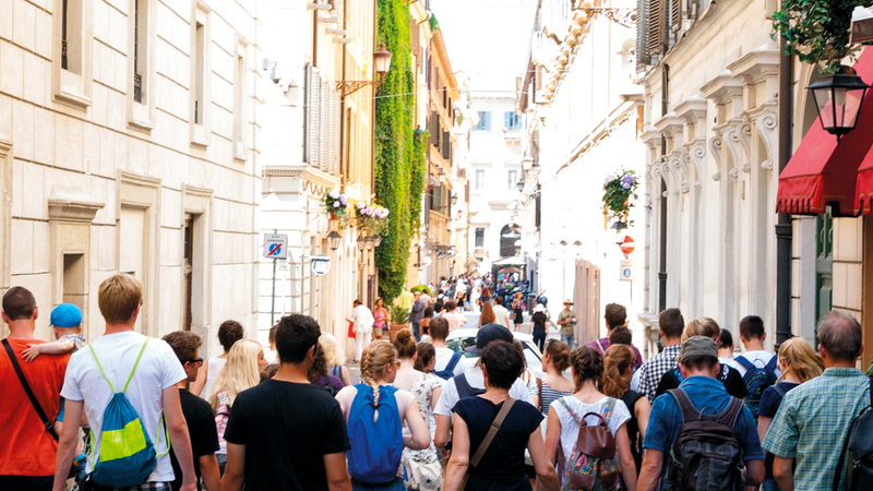 ثمة رأي أن من يعتدون على النساء هم معارفهن أو حتى بعض أقربائهن. أرشيفية