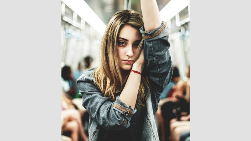 ربط نوعية الملابس بالتحرش يبرز مدى ترسخ فكرة إلقاء اللوم على الضحية في المجتمع. أرشيفية