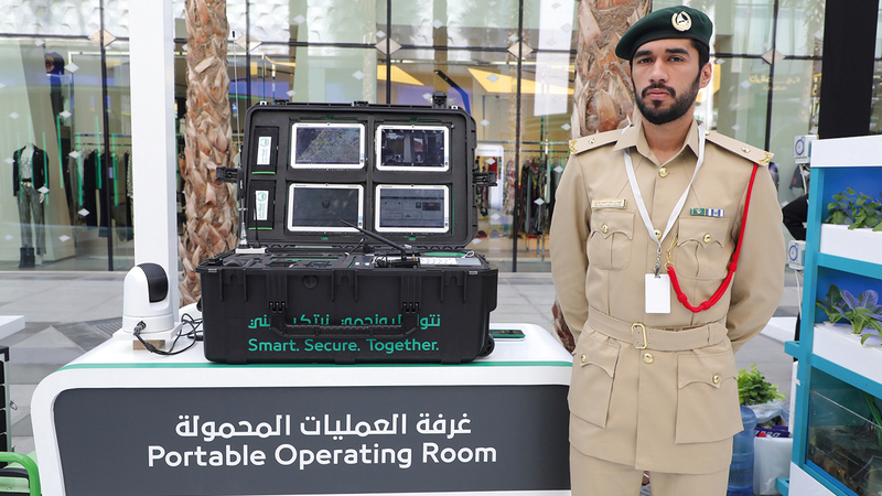 شرطة دبي عرضت مجموعة من الحقائب الابتكارية في «سيتي ووك». من المصدر