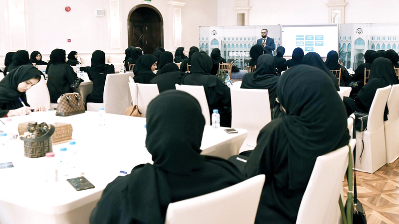 ورش العمل ينظمها الاتحاد النسائي العام بالتعاون مع برنامج خليفة للتمكين «أقدر».

تصوير: نجيب محمد