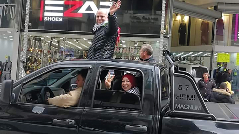 محمد زف إلى صمود بعد 11عاماً من قراءة الفاتحة.  الإمارات اليوم