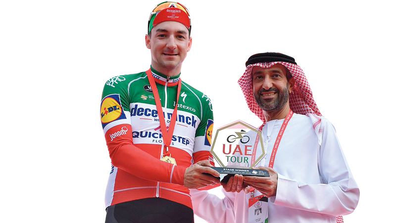 صقر بن محمد القاسمي يتوج فيفياني بلقب المرحلة الخامسة.  من المصدر