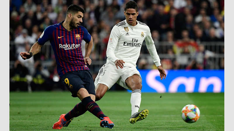 الريال مطالب بانتفاضة سريعة تحفظ كبرياءه أمام برشلونة اليوم. أ.ف.ب