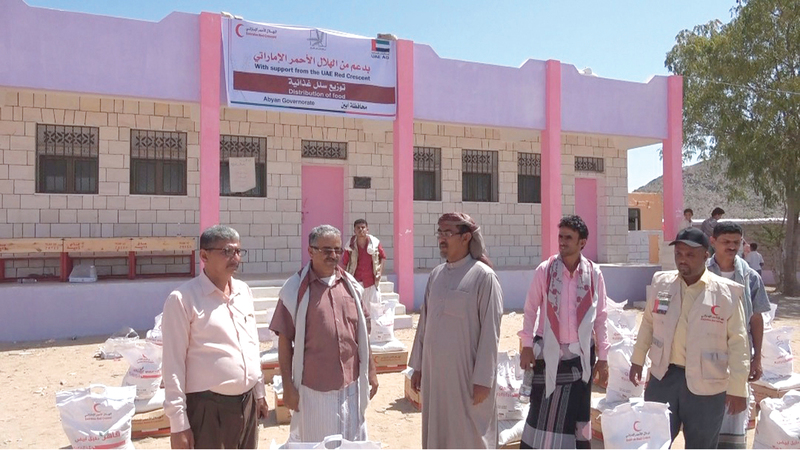 «الهلال» خلال افتتاح مجمع عزان التربوي في مديرية الوضيع. وام