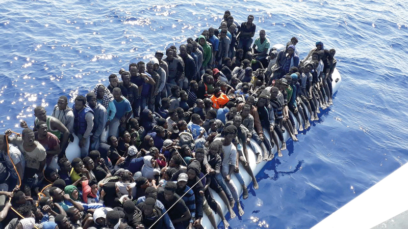 الآلاف من اللاجئين في البحر المتوسط أعادتهم قوات حرس السواحل الليبية إلى مراكز احتجاز. أ.ب