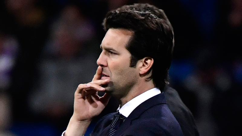 سولاري غير مصدق للنهاية الحزينة.  أ.ف.ب