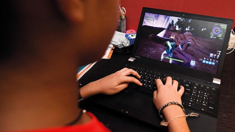 الألعاب الإلكترونية تجذب عدداً كبيراً من الأطفال.

أرشيفية