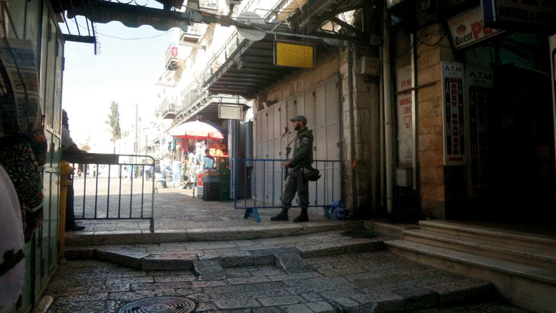 الأسواق التجارية في البلدة القديمة تشهد ركوداً اقتصادياً إلى جانب الإجراءات الإسرائيلية المستمرة. الإمارات اليوم