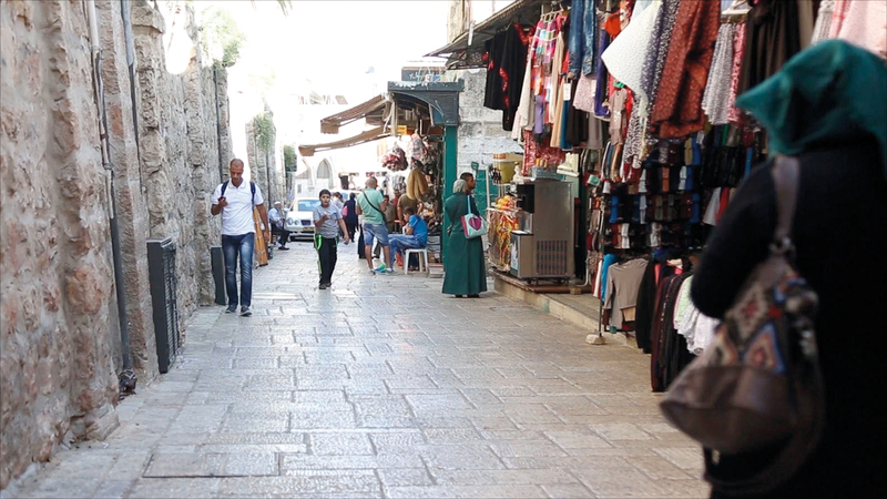 «طريق الواد» داخل الحي الإسلامي في البلدة القديمة ويمتد من باب العامود حتى المسجد الأقصى المبارك. الإمارات اليوم