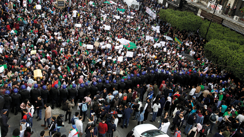 التظاهرات الضخمة انتشرت في معظم مدن الجزائر. رويترز